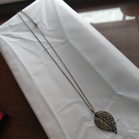 Leaves Necklace and Earrings Set Brushed Bronze Color - Picture 2 of 2